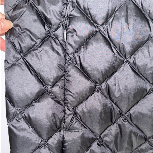 Uniqlo Women's Ultralight Down Black Quilted Puffer Jacket - Picture 4 of 7